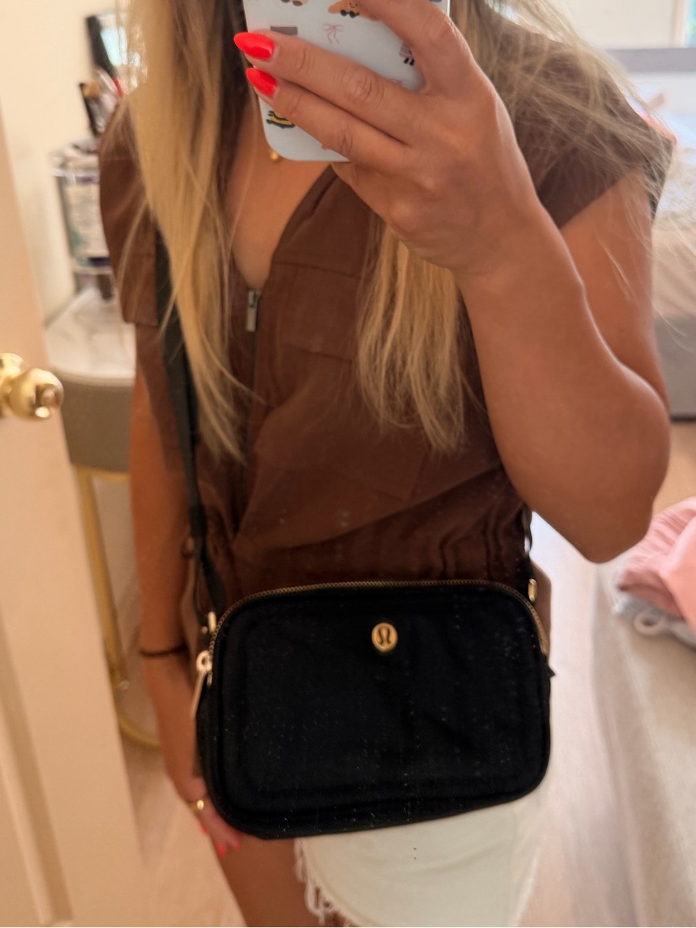 NWT Lululemon Black Crossbody Bag - Picture 4 of 4